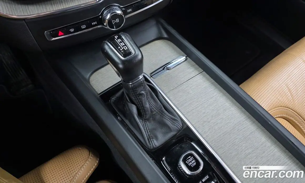 Volvo XC60 2018 2.0 автомат (гидро), фото 9