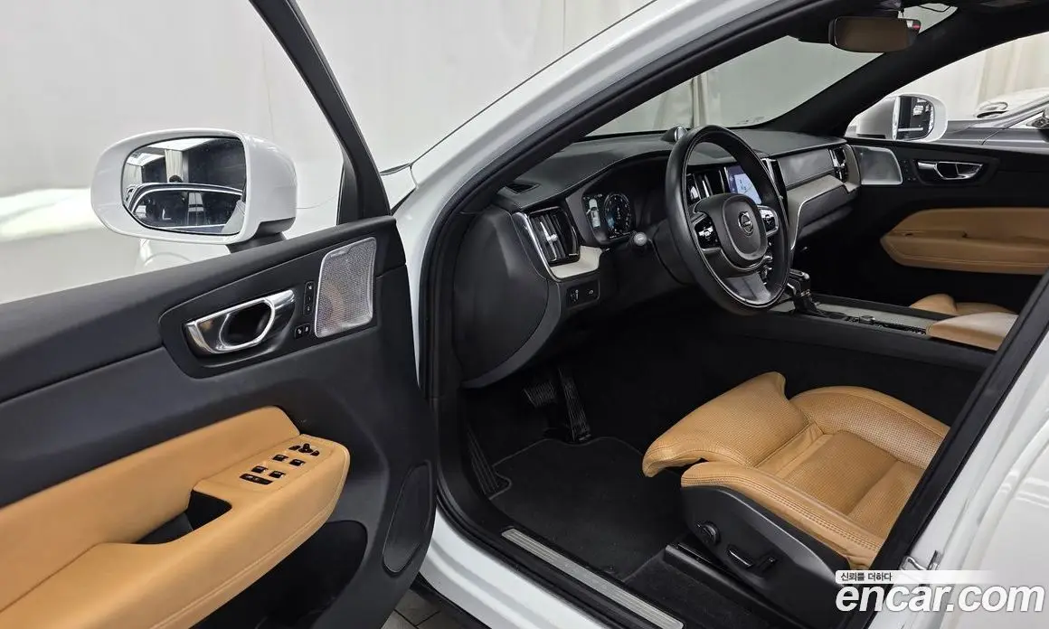 Volvo XC60 2018 2.0 автомат (гидро), фото 10