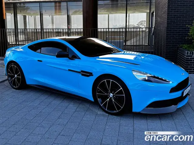 Aston Martin Vanquish 2015 5.9 автомат (гидро), миниатюра 1