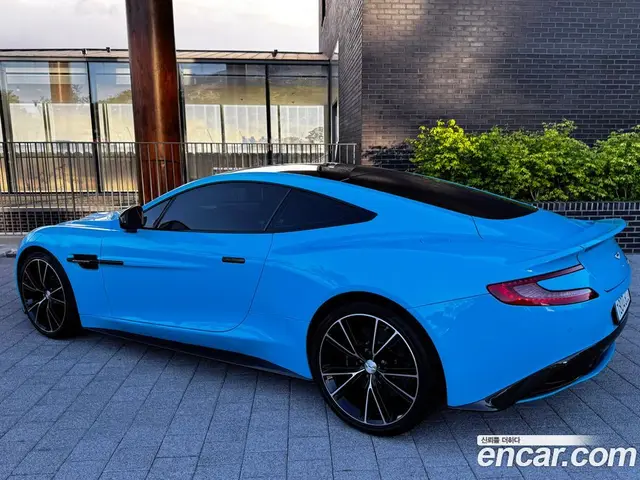 Aston Martin Vanquish 2015 5.9 автомат (гидро), миниатюра 2