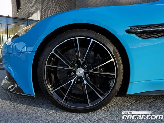 Aston Martin Vanquish 2015 5.9 автомат (гидро), миниатюра 5