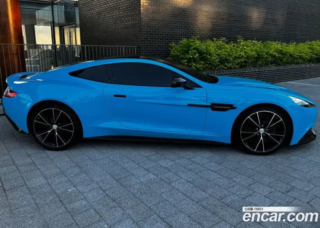 Aston Martin Vanquish 2015 5.9 автомат (гидро), миниатюра 8
