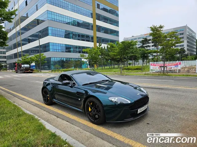 Aston Martin Vantage 2016 4.7 автомат (робот), миниатюра 2