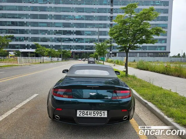 Aston Martin Vantage 2016 4.7 автомат (робот), миниатюра 4