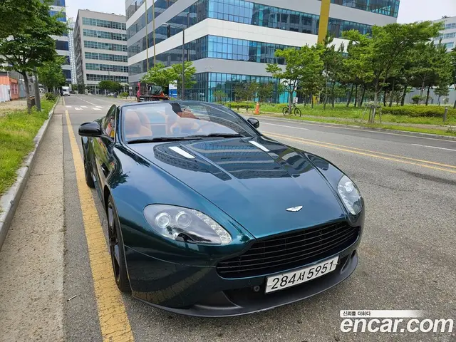 Aston Martin Vantage 2016 4.7 автомат (робот), миниатюра 6