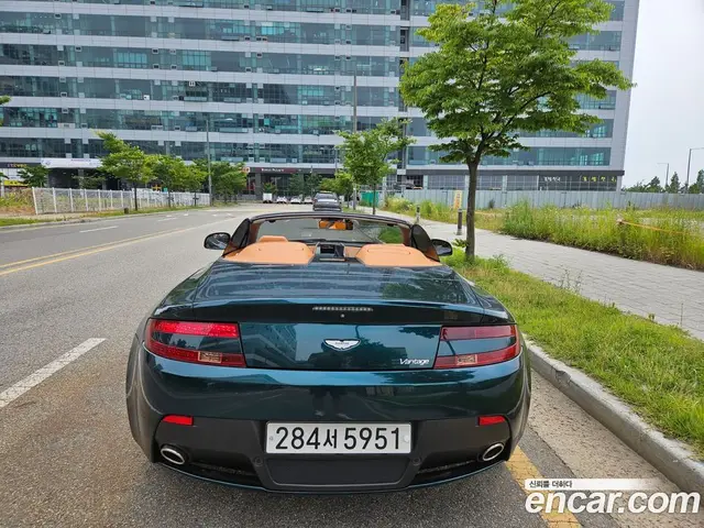 Aston Martin Vantage 2016 4.7 автомат (робот), миниатюра 7