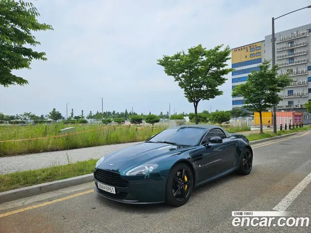 Aston Martin Vantage 2016 4.7 автомат (робот), миниатюра 9