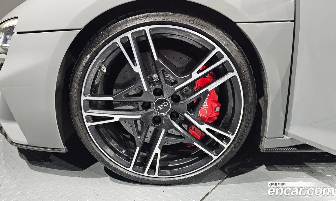 Audi R8 2021 5.2 автомат (гидро), фото 5