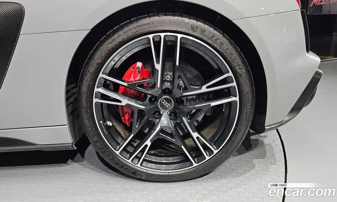 Audi R8 2021 5.2 автомат (гидро), фото 7