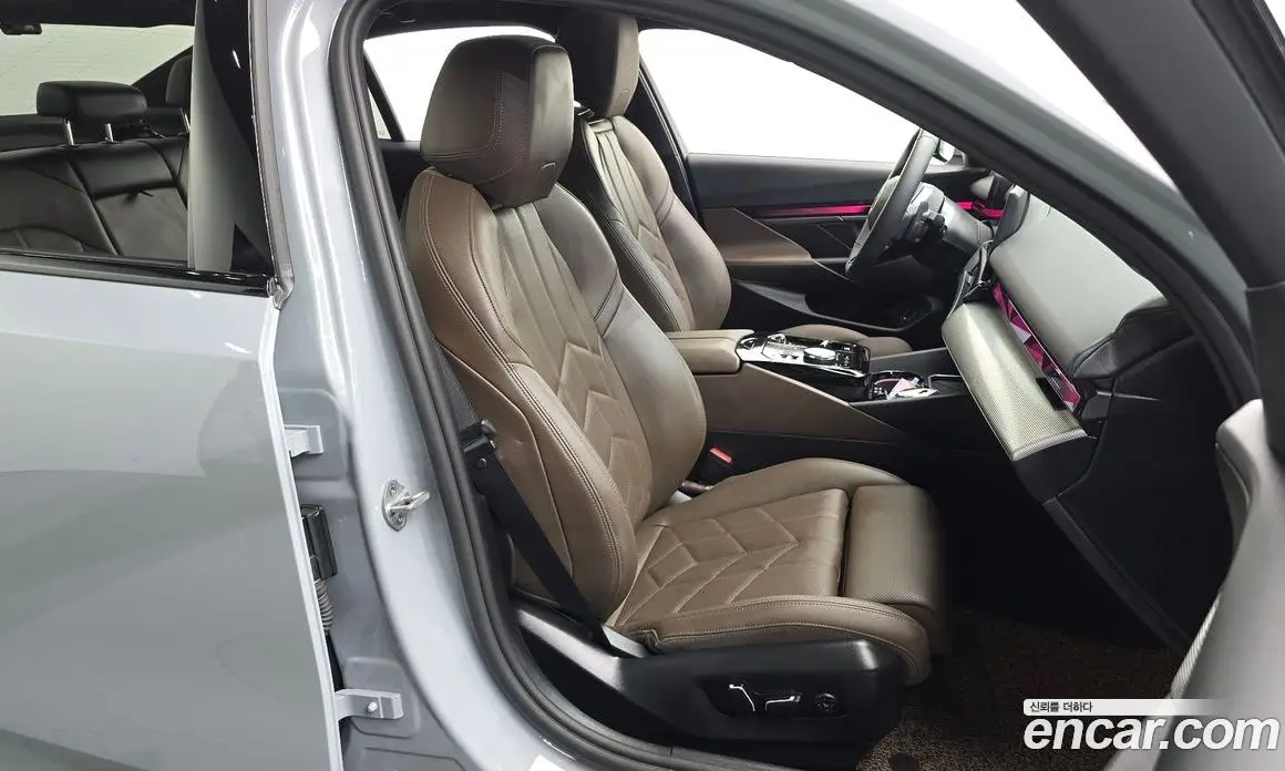 BMW 5 серия 2025 2.0 автомат (гидро), фото 12