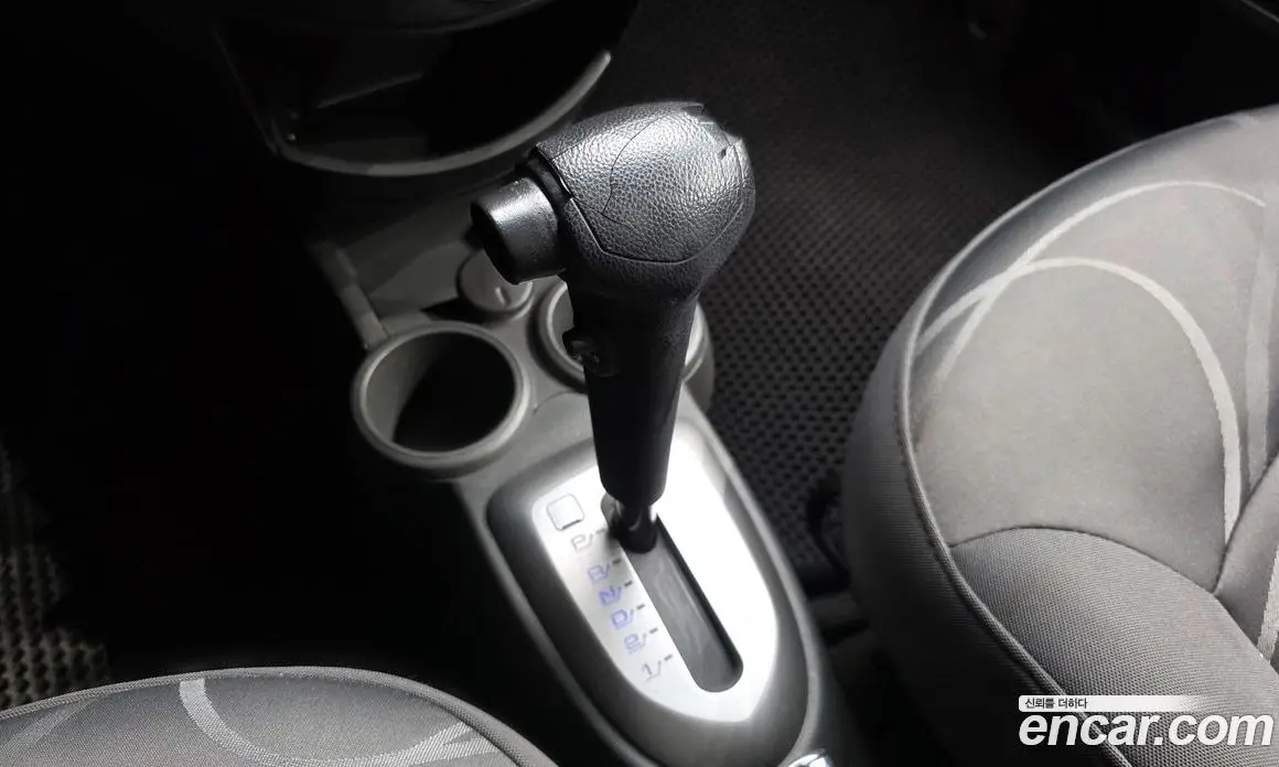 Chevrolet Spark 2011 1.0 автомат (гидро), фото 11