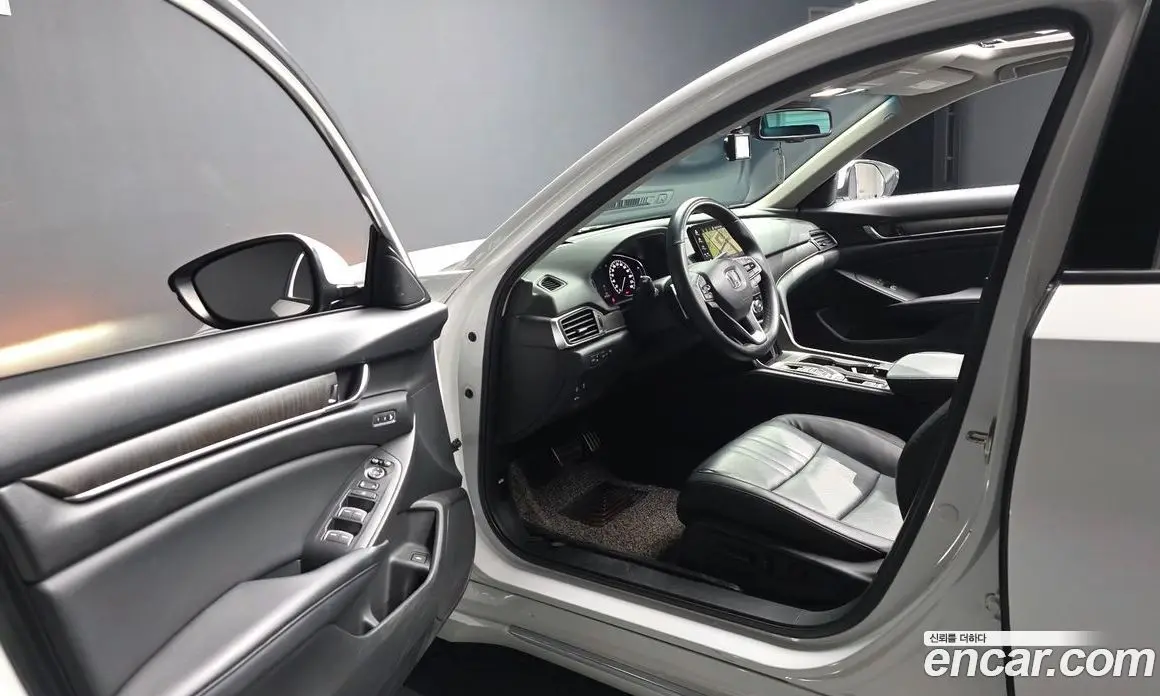 Honda Accord 2018 2.0 автомат (гидро), фото 13