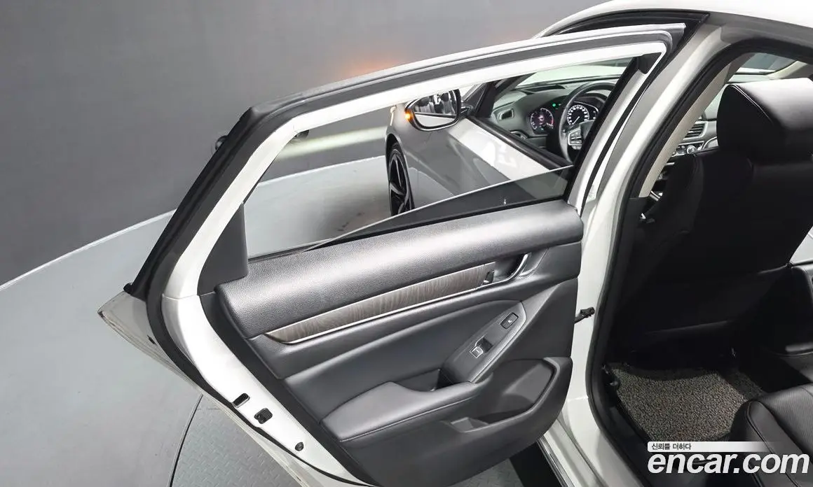 Honda Accord 2018 2.0 автомат (гидро), фото 15