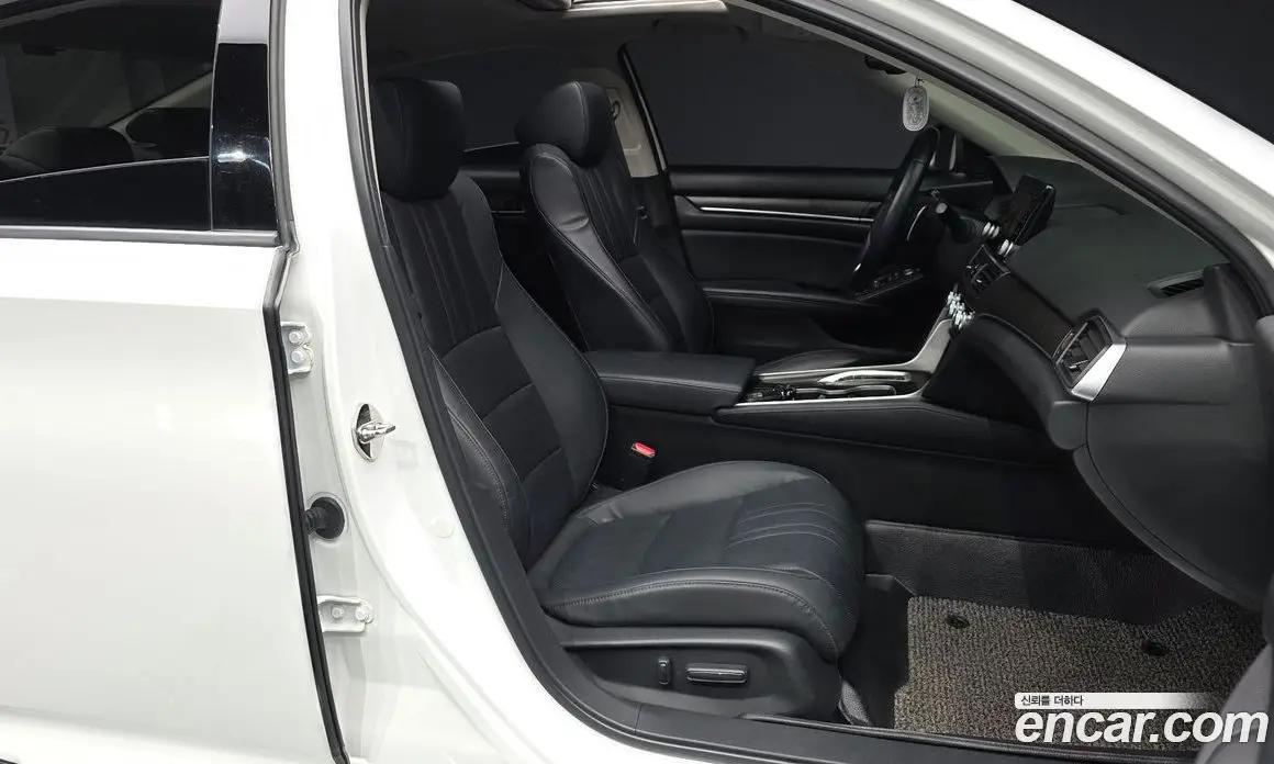 Honda Accord 2018 2.0 автомат (гидро), фото 17