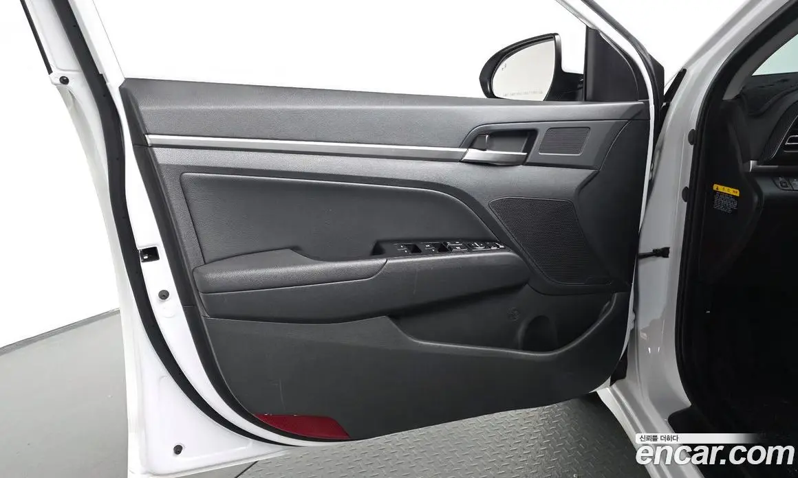 Hyundai Avante 2019 1.6 автомат (гидро), фото 13