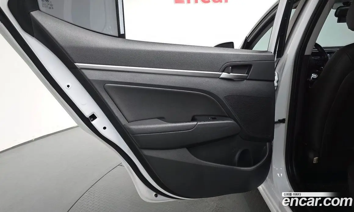 Hyundai Avante 2019 1.6 автомат (гидро), фото 14