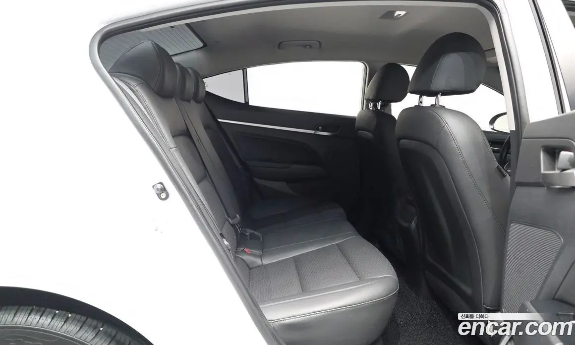 Hyundai Avante 2019 1.6 автомат (гидро), фото 16