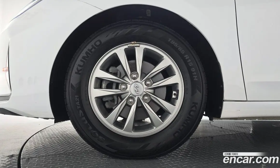 Hyundai Avante 2019 1.6 автомат (гидро), фото 4
