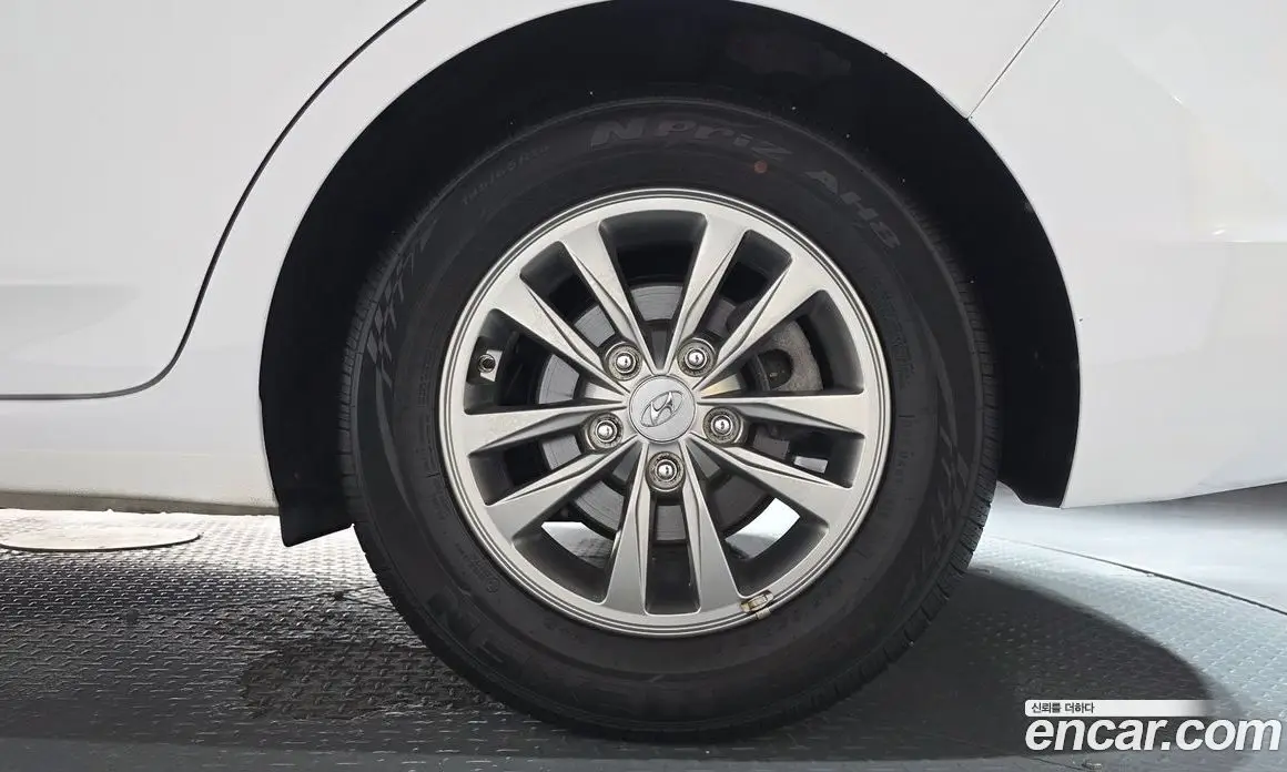 Hyundai Avante 2019 1.6 автомат (гидро), фото 6
