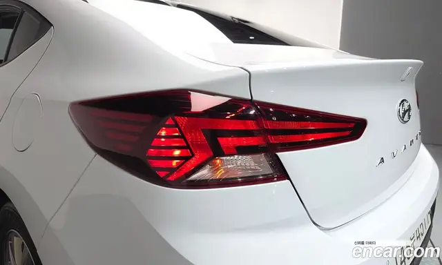 Hyundai Avante 2019 1.6 автомат (гидро), миниатюра 8