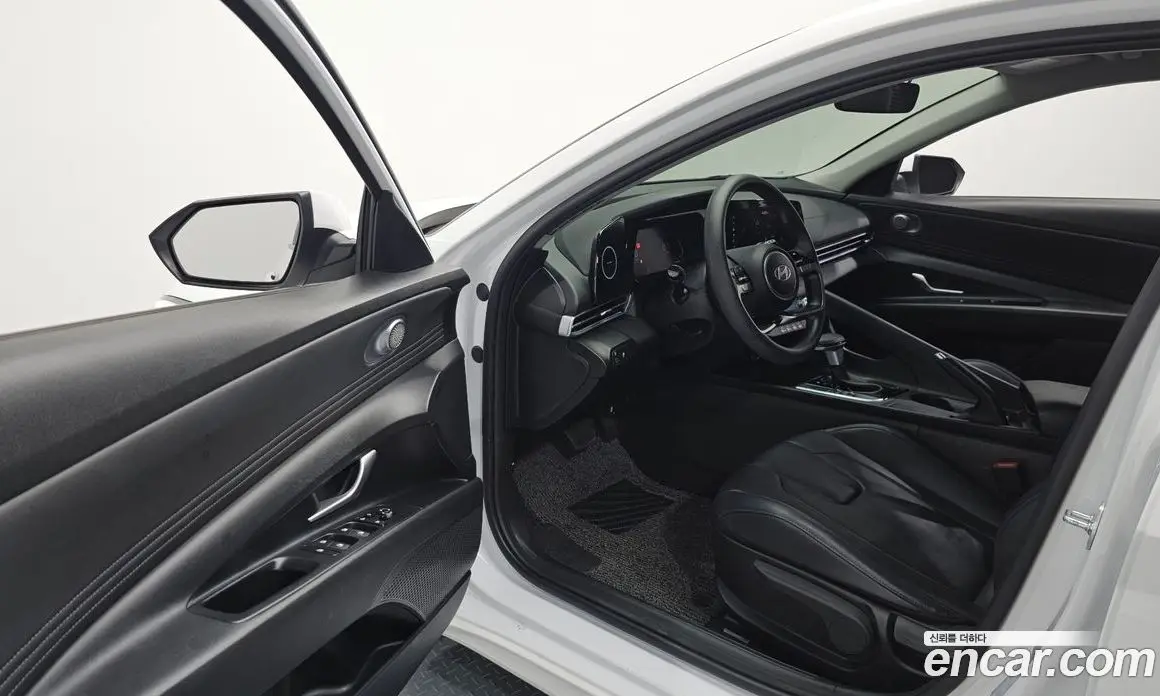 Hyundai Avante 2023 1.6 автомат (гидро), фото 13