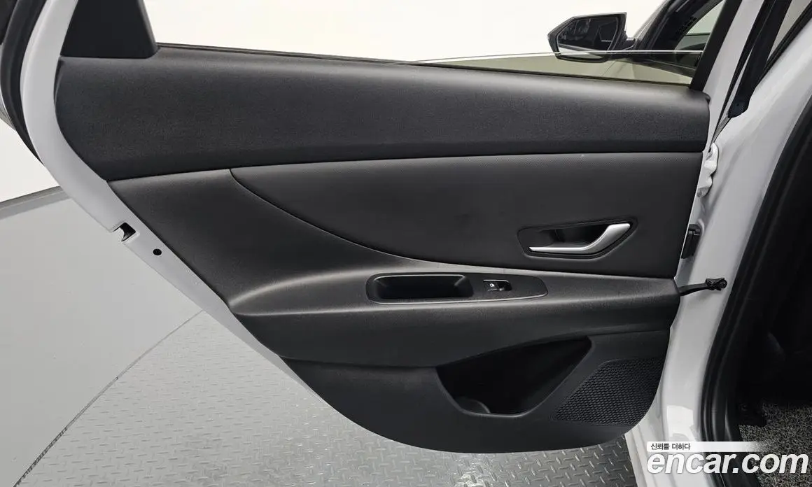 Hyundai Avante 2023 1.6 автомат (гидро), фото 15