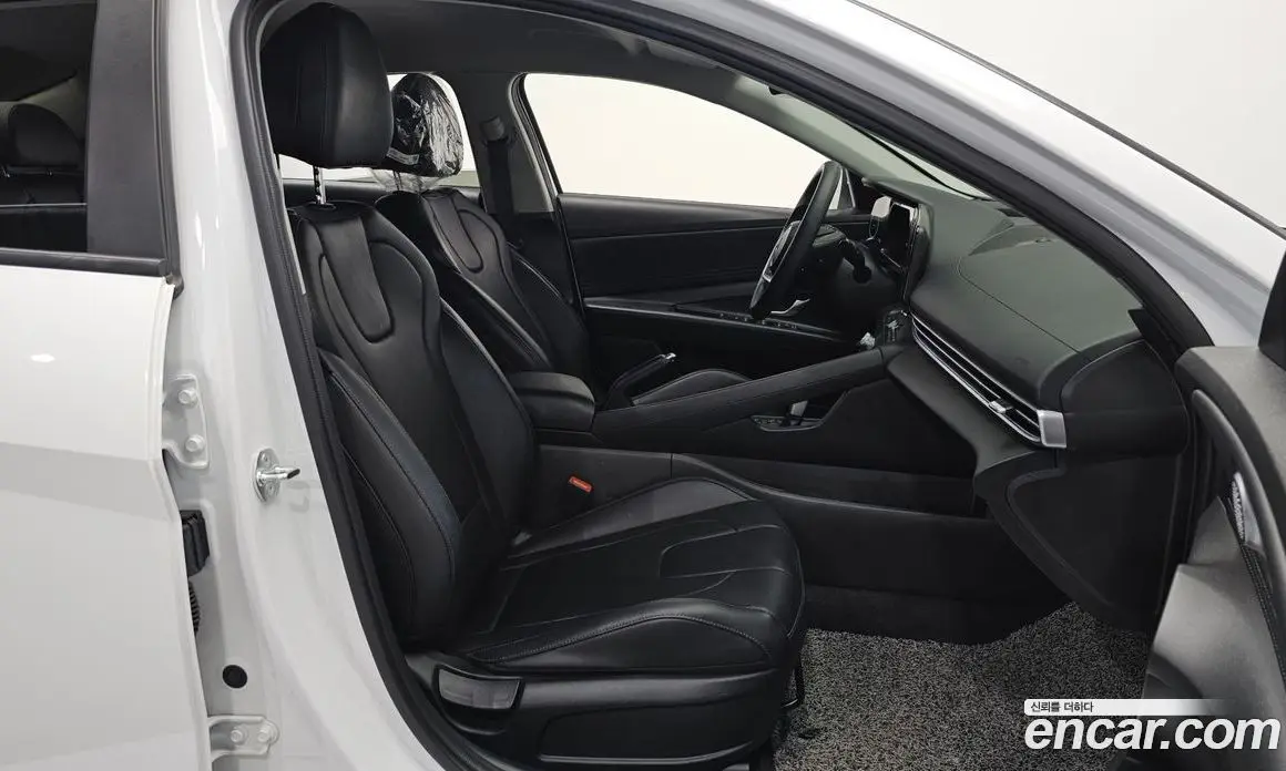 Hyundai Avante 2023 1.6 автомат (гидро), фото 17