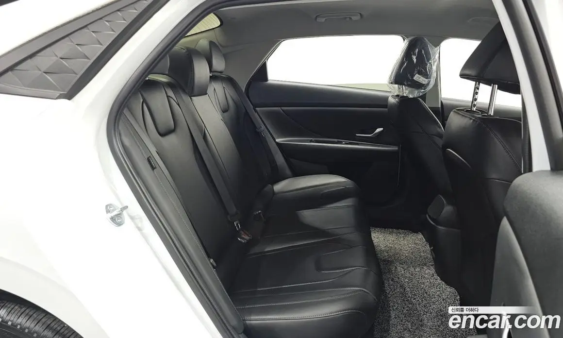 Hyundai Avante 2023 1.6 автомат (гидро), фото 18