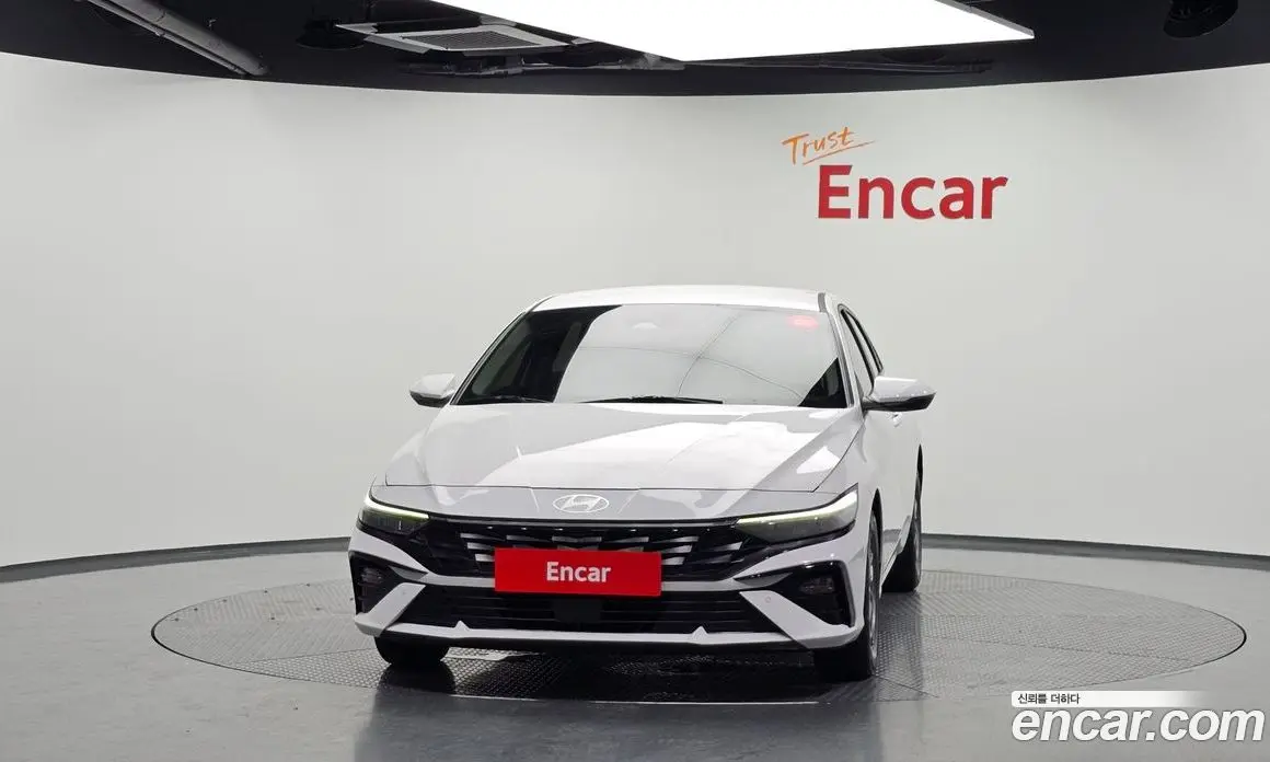 Hyundai Avante 2023 1.6 автомат (гидро), фото 3