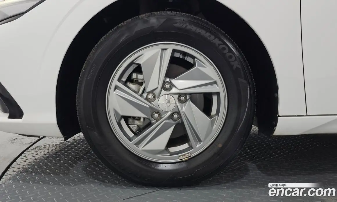 Hyundai Avante 2023 1.6 автомат (гидро), фото 5