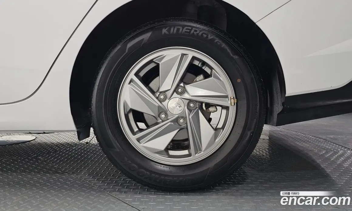 Hyundai Avante 2023 1.6 автомат (гидро), фото 7