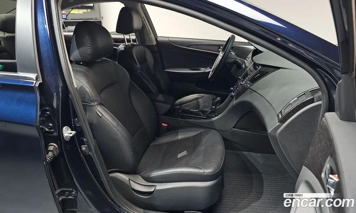 Hyundai Sonata 2013 2.0 автомат (гидро), фото 12