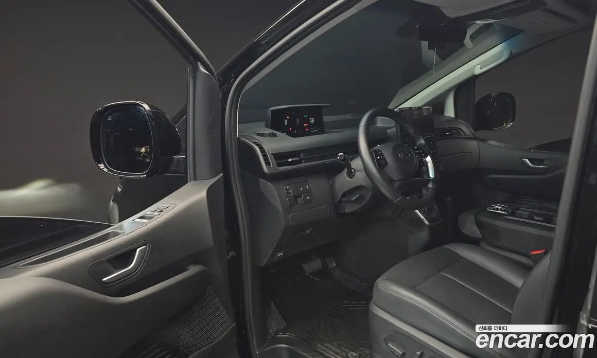 Hyundai Staria 2023 3.5 автомат (гидро), фото 13