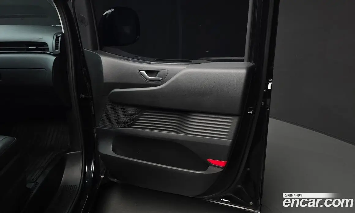 Hyundai Staria 2023 3.5 автомат (гидро), фото 15