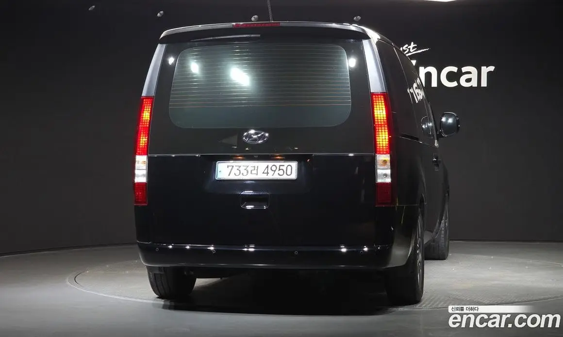 Hyundai Staria 2023 3.5 автомат (гидро), фото 4