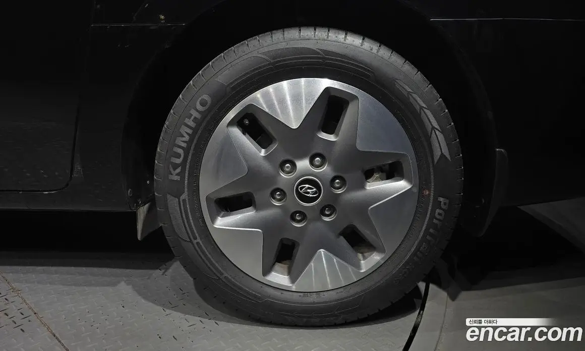 Hyundai Staria 2023 3.5 автомат (гидро), фото 7