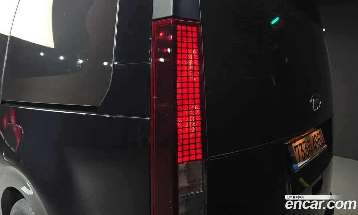 Hyundai Staria 2023 3.5 автомат (гидро), фото 9