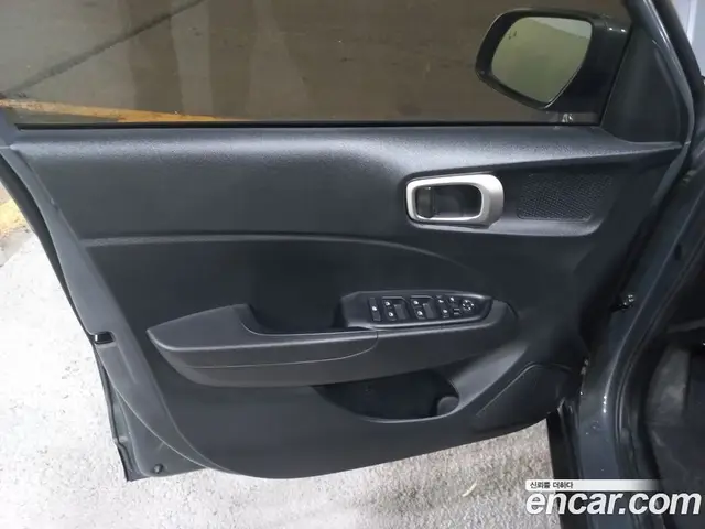Hyundai Venue 2023 1.6 автомат (гидро), миниатюра 11