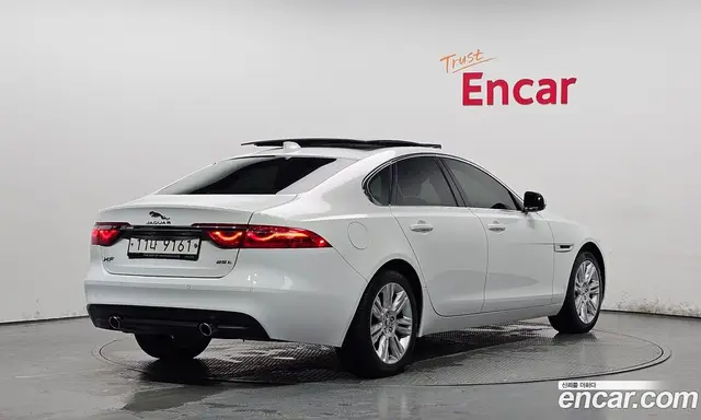 Jaguar XF 2018 2.0 автомат (гидро), миниатюра 2