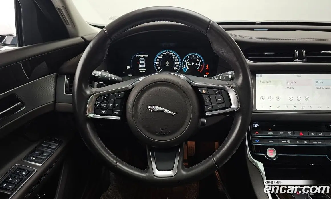 Jaguar XF 2018 2.0 автомат (гидро), фото 13