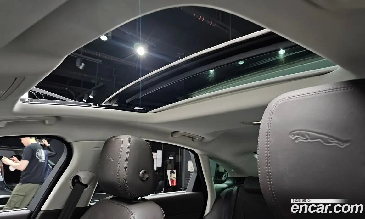Jaguar XF 2018 2.0 автомат (гидро), фото 19