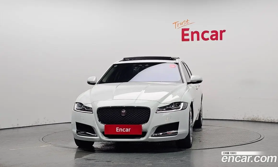 Jaguar XF 2018 2.0 автомат (гидро), фото 3