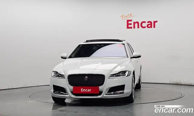 Jaguar XF 2018 2.0 автомат (гидро), миниатюра 3