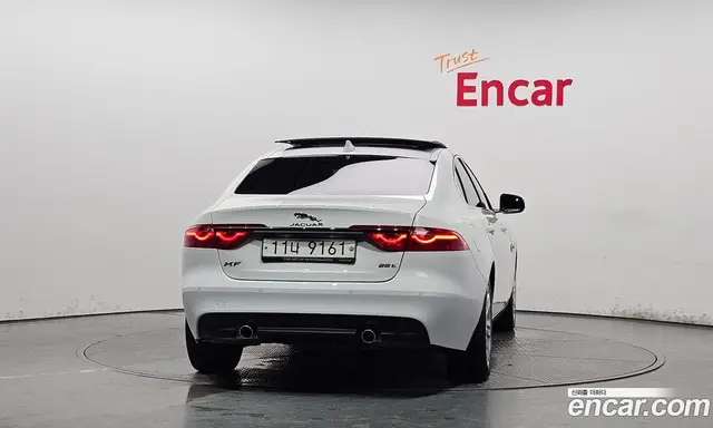 Jaguar XF 2018 2.0 автомат (гидро), миниатюра 4