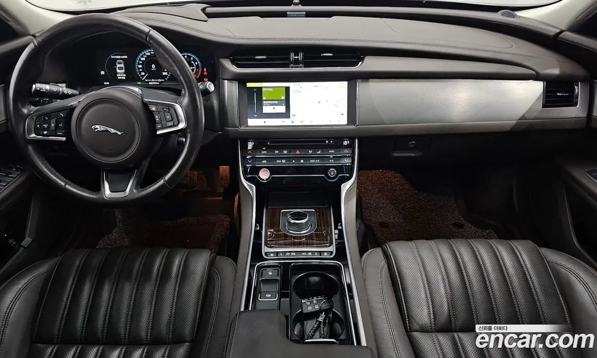 Jaguar XF 2018 2.0 автомат (гидро), фото 7