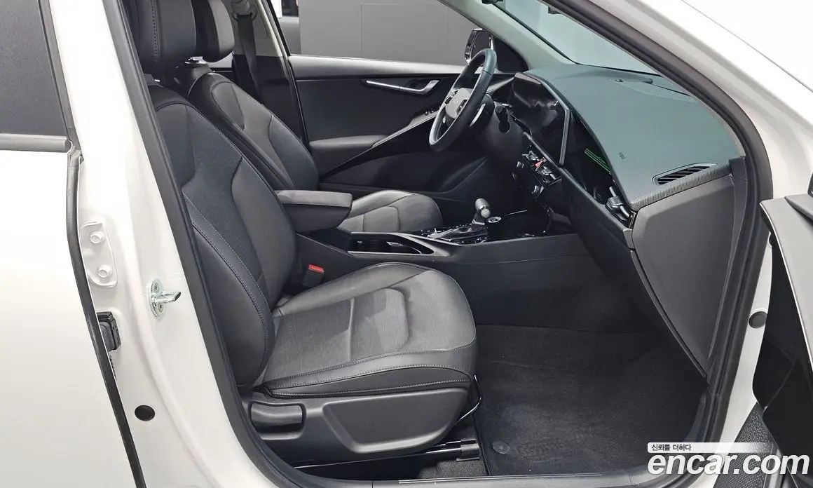 Kia Niro 2022 1.6 автомат (гидро), фото 12