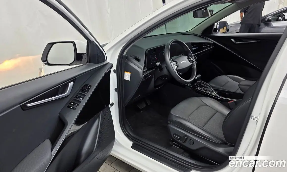 Kia Niro 2022 1.6 автомат (гидро), фото 10