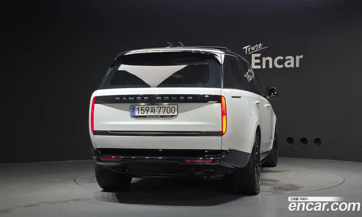 Land Rover Range Rover 2023 4.4 автомат (гидро), фото 4