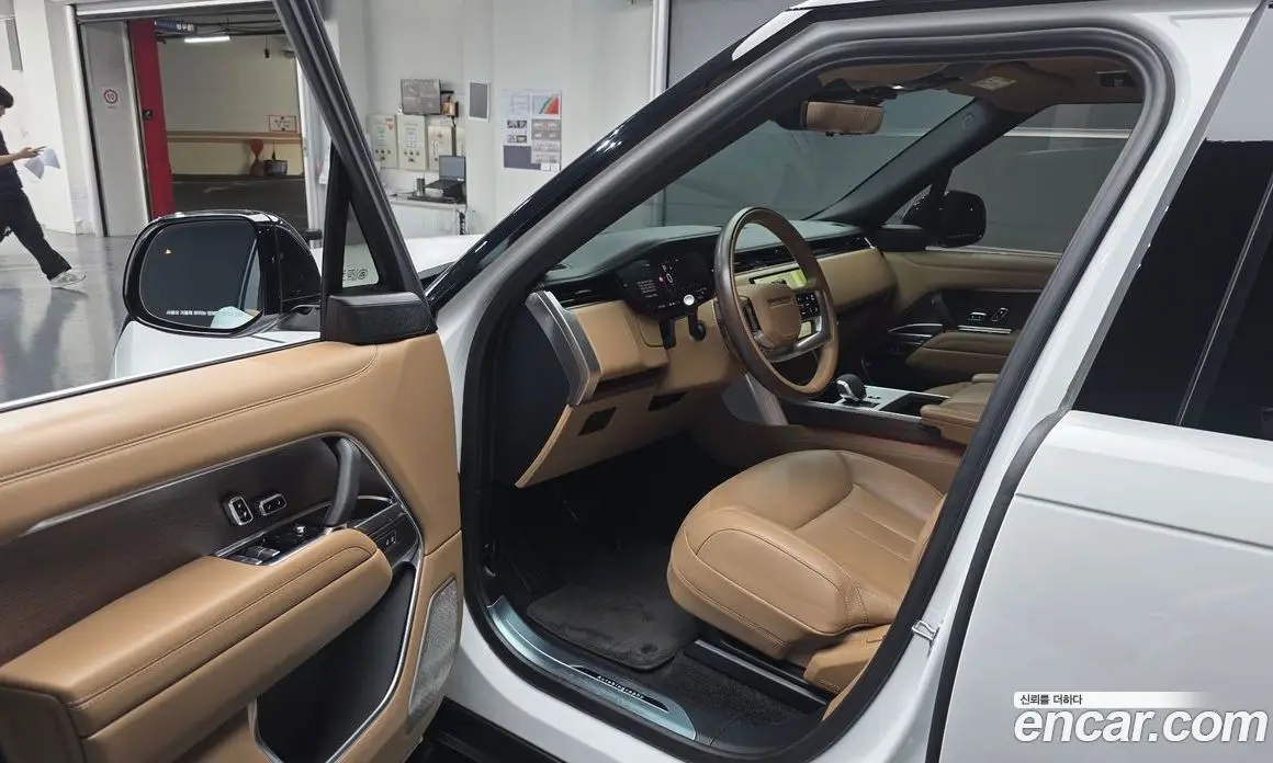 Land Rover Range Rover 2023 4.4 автомат (гидро), фото 10