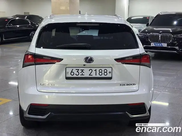 Lexus NX 2018 2.5 автомат (вариатор), миниатюра 4